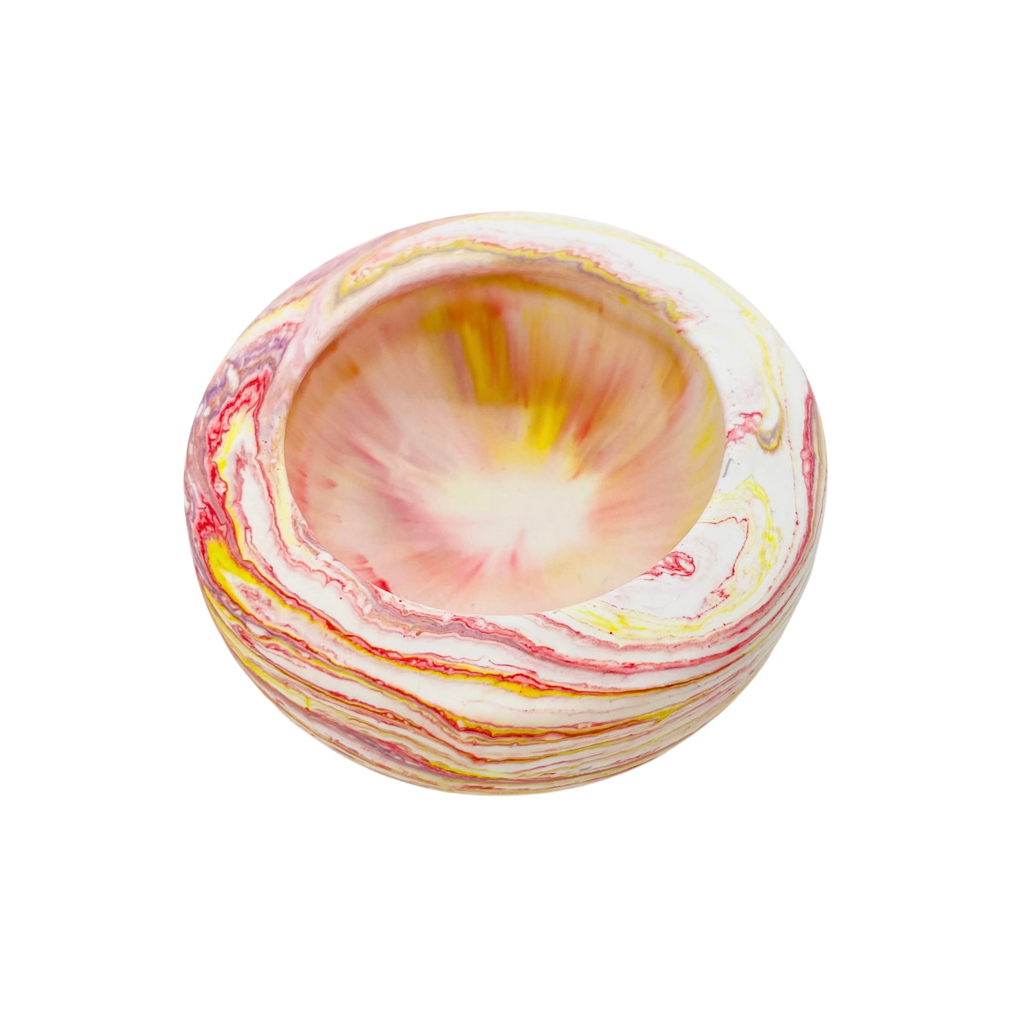 This small round jesmonite bowl measuring 10cm in diameter is marbled with coral and yellow pigment.